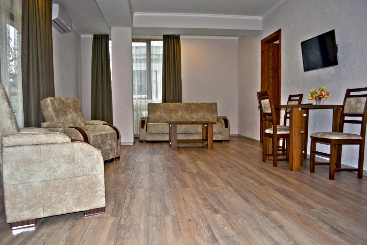 G&G Hotel Tbilisi ภายนอก รูปภาพ