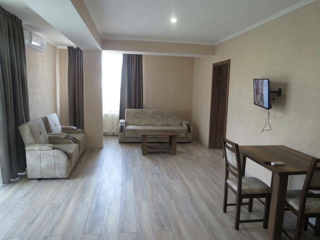 G&G Hotel Tbilisi ภายนอก รูปภาพ
